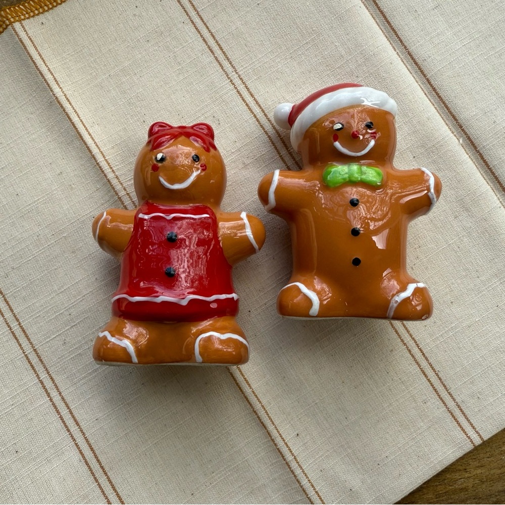 Festive Gingerbread Salt and Pepper Shaker Set